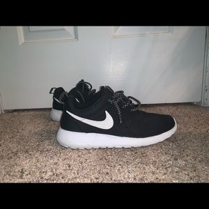 Black and white Nike Roshe One